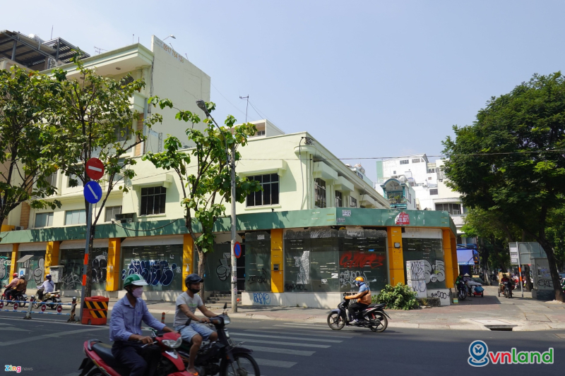 mat bang tp hcm van e am giua mua mua sam lon nhat nam